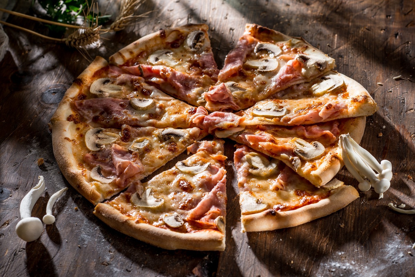 Pizza Prosciutto E Funghi | Express Chef