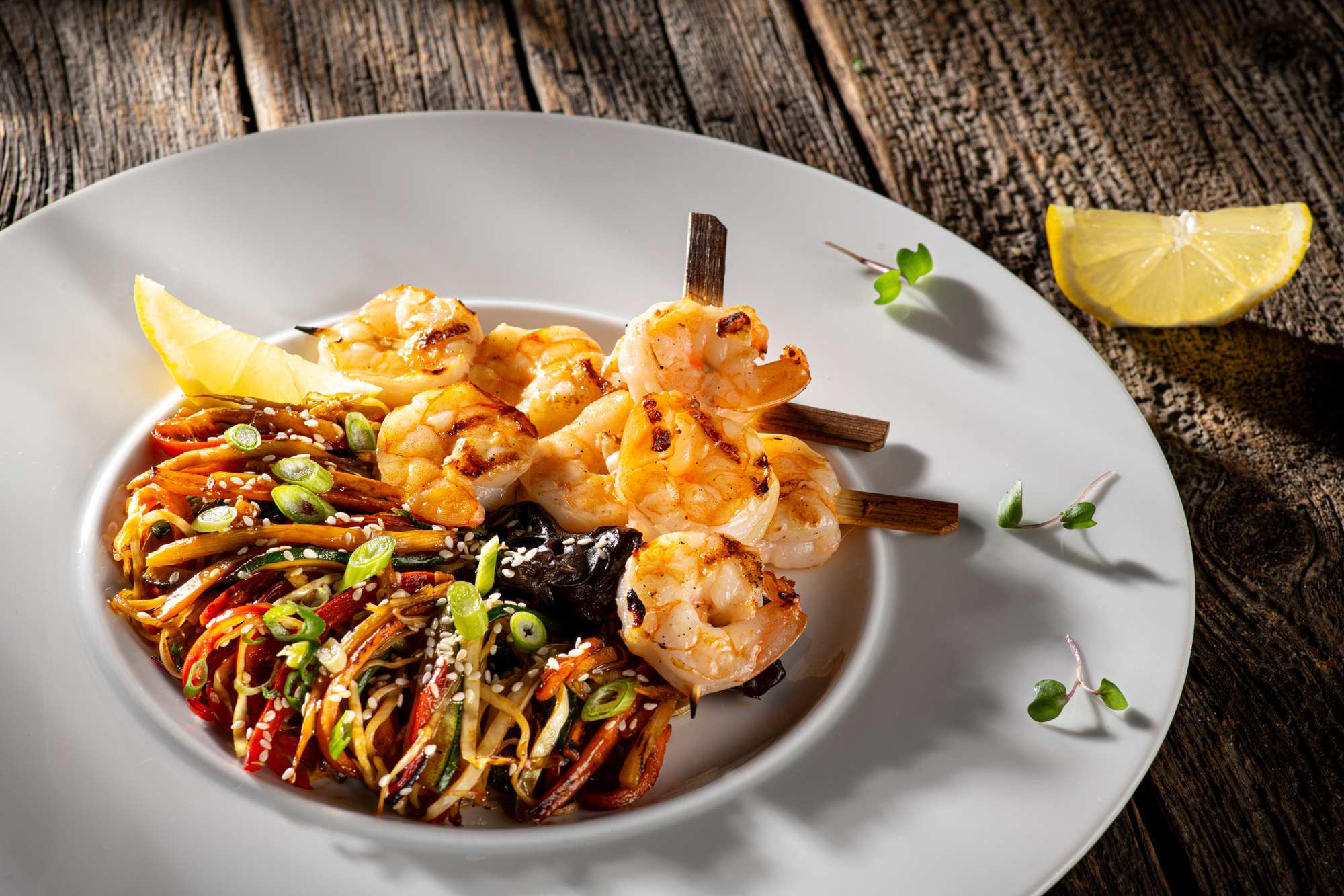 Frigarui de creveti cu legume wok